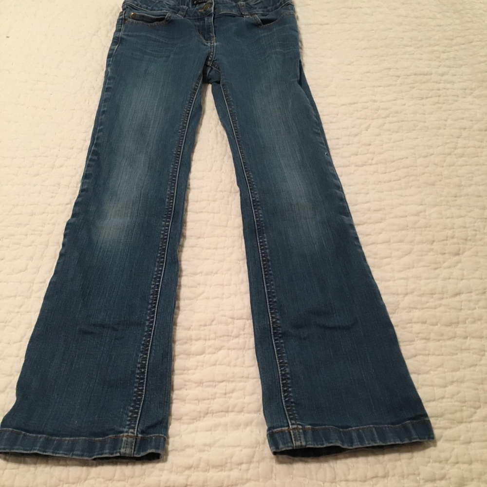 Mini Boden jeans. Bootcut. Adjustable waistband.